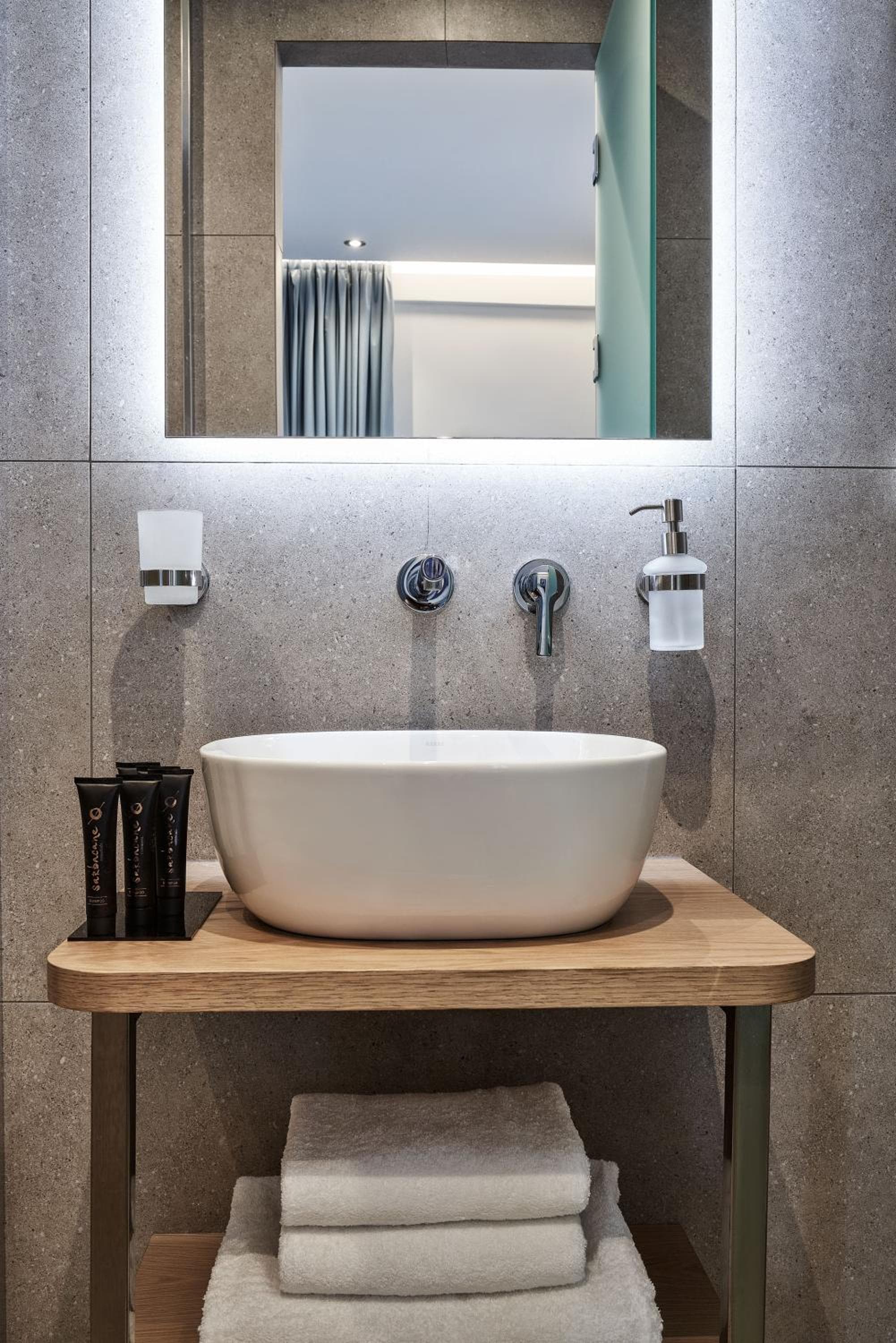 NLH KERAMEIKOS - Neighborhood Lifestyle Hotels — photo 3