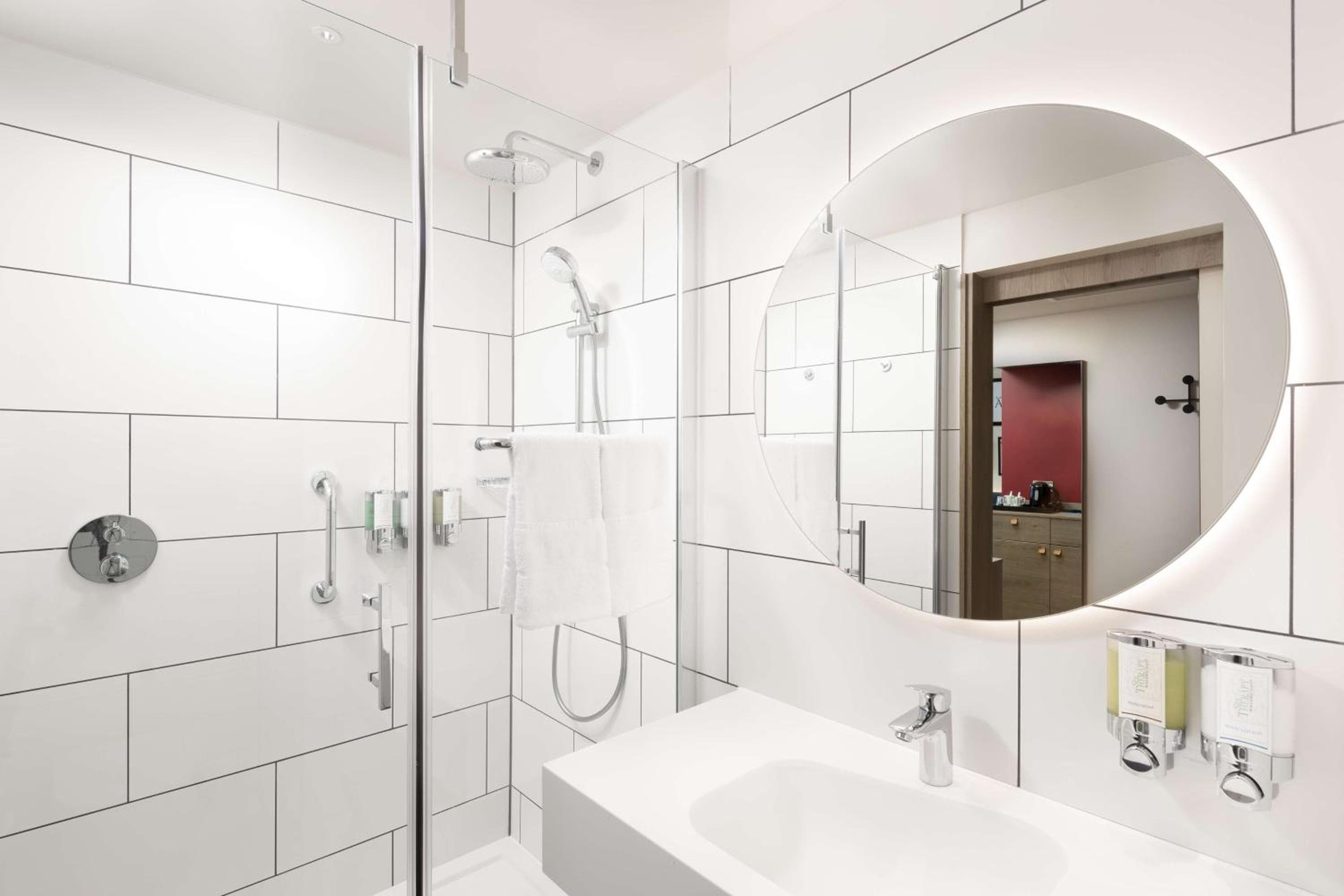 Hampton By Hilton London City — photo 2