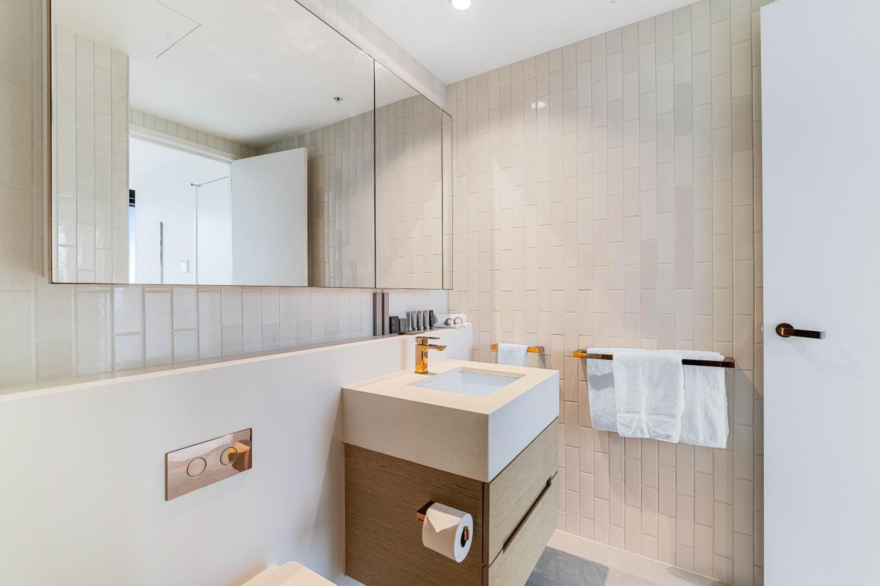Collins House Apartments by CLLIX — photo 3