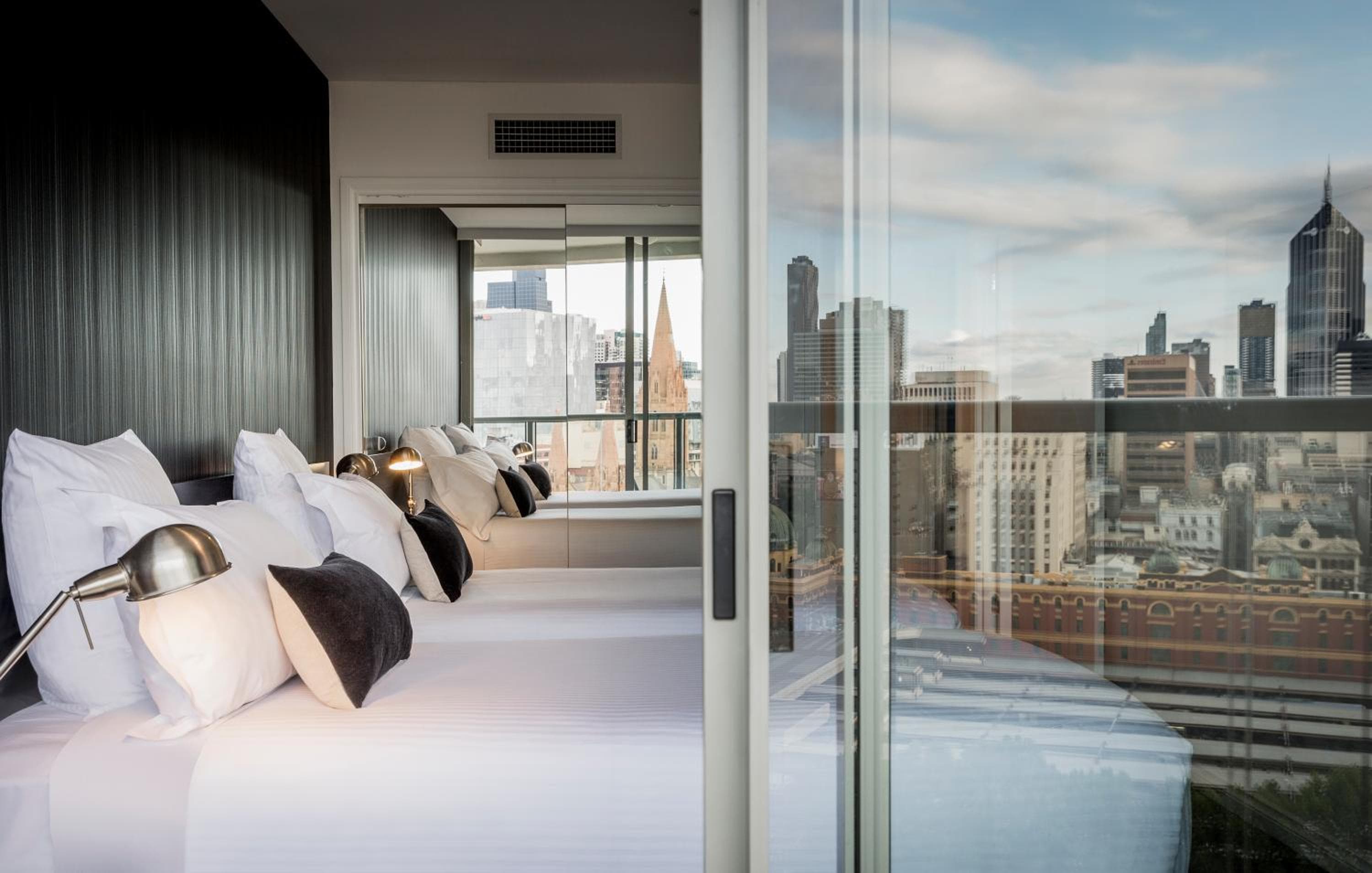 Quay West Suites Melbourne — photo 2