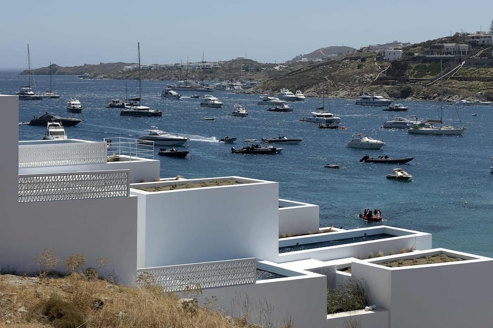CUBIC Mykonos Seafront Design Suites — photo 2